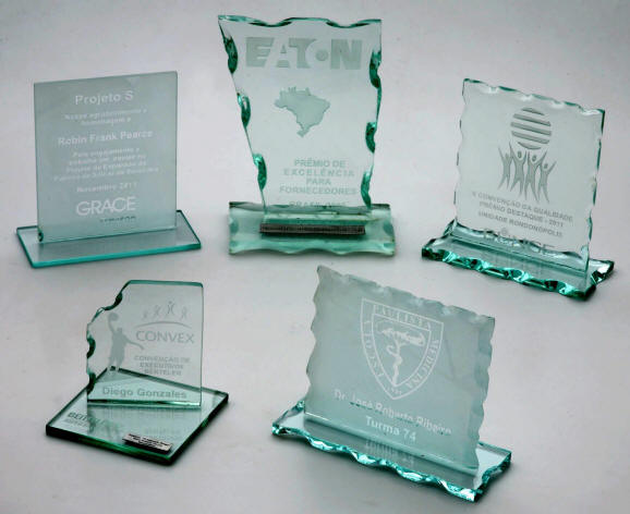 Troféu de vidro personalizado